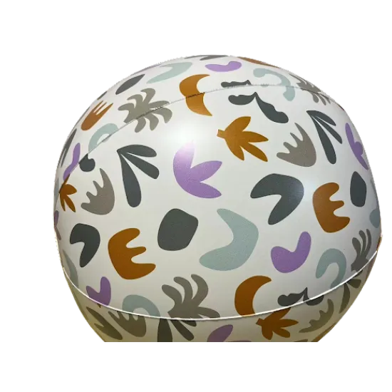 Užijte si spoustu zábavy s tímto nafukovacím míčem od Swim Essentials v bílé barvě s abstraktními barevnými motivy.