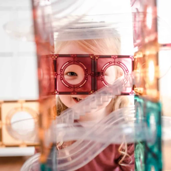 106 dílný pastelový set pro kuličkovou dráhu s pastelovými kuličkami a unikátními trubkami pro zábavné stavění a učení.