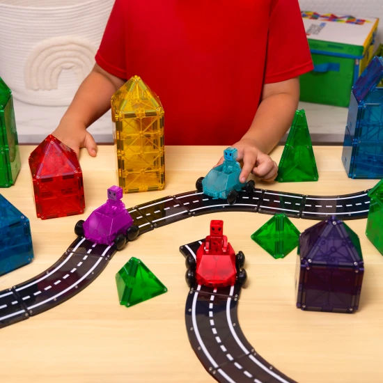 Připravte se na závody s magnetickou stavebnicí Dashers.