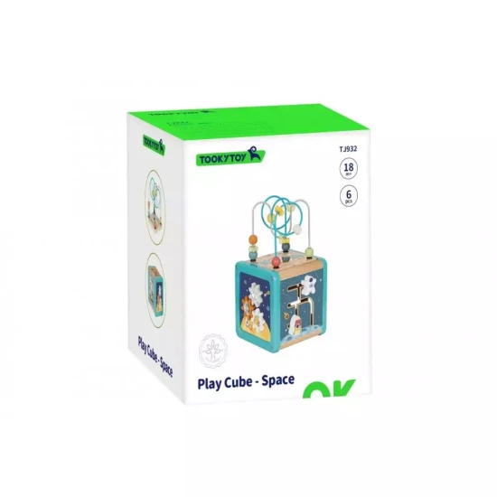 Tooky Toy Kostka s aktivitami Vesmír Dřevěná aktivita kostka s motivy vesmíru od Tooky Toy s bludištěm, vkládačkou a ozubenými kolečky.