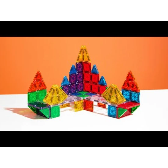 Stavebnice MAGNA-TILES kombinuje velké a malé dílky.