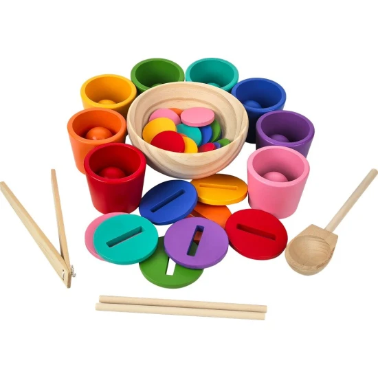 2Kids Toys Kuličky, kalíšky a mince Duhové 8 barev Dřevěná Montessori hračka pro děti na rozvoj jemné motoriky, koordinace ruka-oko a vnímání barev.