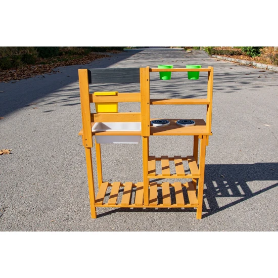 Dřevěná zahradní kuchyňka s dřezem