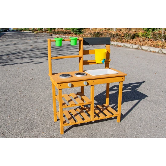 Dřevěná zahradní kuchyňka s dřezem