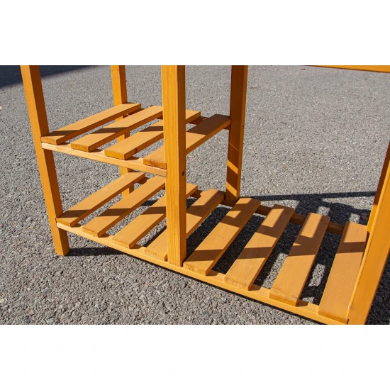 Dřevěná zahradní kuchyňka s dřezem