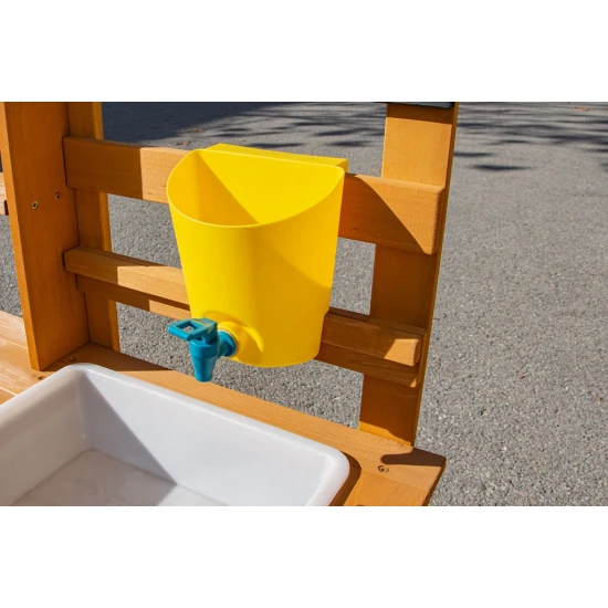 Dřevěná zahradní kuchyňka s dřezem