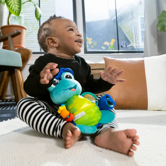 Aktivní hračka na C-kroužku želva Neptune’s Sensory Sidekick™ 0m+ Aktivní hračka na C-kroužku želva Neptune’s Sensory Sidekick™ 0m+ Baby Einstein 13156-6