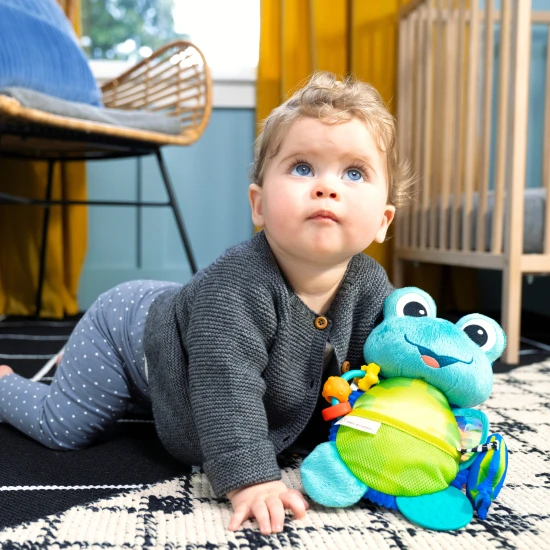 Aktivní hračka na C-kroužku želva Neptune’s Sensory Sidekick™ 0m+ Aktivní hračka na C-kroužku želva Neptune’s Sensory Sidekick™ 0m+ Baby Einstein 13156-6