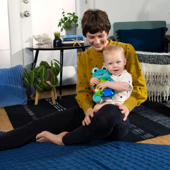 Aktivní hračka na C-kroužku želva Neptune’s Sensory Sidekick™ 0m+ Aktivní hračka na C-kroužku želva Neptune’s Sensory Sidekick™ 0m+ Baby Einstein 13156-6