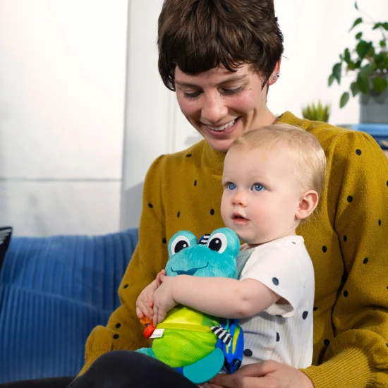 Aktivní hračka na C-kroužku želva Neptune’s Sensory Sidekick™ 0m+ Aktivní hračka na C-kroužku želva Neptune’s Sensory Sidekick™ 0m+ Baby Einstein 13156-6