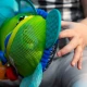 Aktivní hračka na C-kroužku želva Neptune’s Sensory Sidekick™ 0m+ Aktivní hračka na C-kroužku želva Neptune’s Sensory Sidekick™ 0m+ Baby Einstein 13156-6