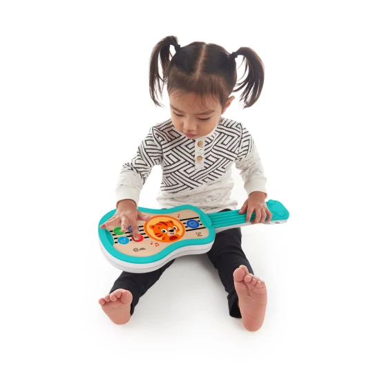 Hudební hračka dřevěná ukulele Magic Touch HAPE 6m+ Baby Einstein 12609-6