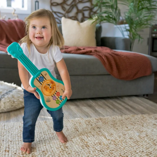 Hudební hračka dřevěná ukulele Magic Touch HAPE 6m+ Baby Einstein 12609-6