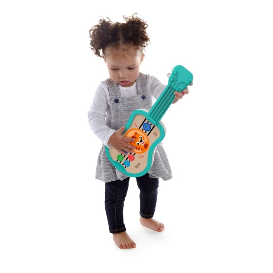 Hudební hračka dřevěná ukulele Magic Touch HAPE 6m+ Baby Einstein 12609-6