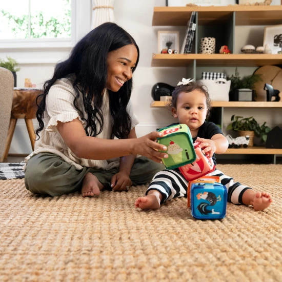 Textilní kostky abeceda Alpha Stacks™ 4 ks, 3m+ Baby Einstein 17304-4