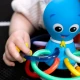 Kousátko/chrastítko Opus’s Shake & Soothe™ 0m+ Baby Einstein 13157-6