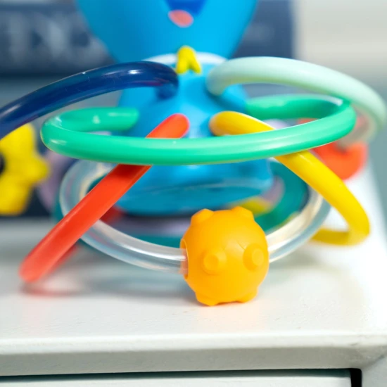 Kousátko/chrastítko Opus’s Shake & Soothe™ 0m+ Baby Einstein 13157-6