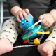 Kousátko/chrastítko Opus’s Shake & Soothe™ 0m+ Baby Einstein 13157-6
