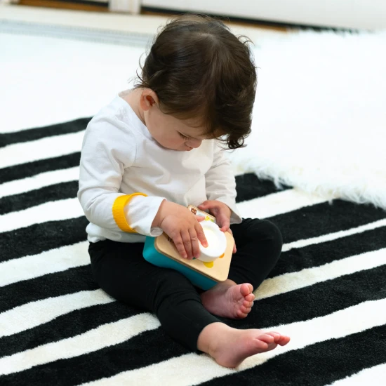 Baby Einstein Fotoaparát se zvukem Učení barev je hračkou s hračkou fotoaparát Baby Einstein.