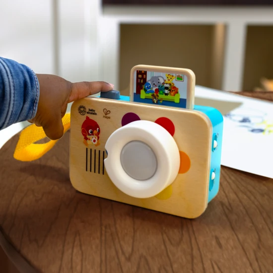 Baby Einstein Fotoaparát se zvukem Učení barev je hračkou s hračkou fotoaparát Baby Einstein.