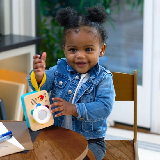 Baby Einstein Fotoaparát se zvukem Učení barev je hračkou s hračkou fotoaparát Baby Einstein.