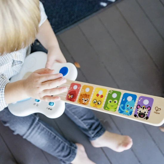 Tato dřevěná hračka je vybavena oceněnou technologií Magic Touch, díky které máte hudbu na dosah ruky