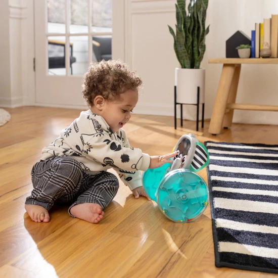 Baby Einstein Hudební slon Válejte se, zkoumejte a učte se s interaktivní plazící hračkou Baby Einstein.