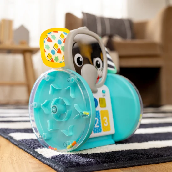 Baby Einstein Hudební slon Válejte se, zkoumejte a učte se s interaktivní plazící hračkou Baby Einstein.