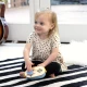 Baby Einstein Rádio Nechte vašeho drobečka objevovat hudbu s rádiem Baby Einstein.
