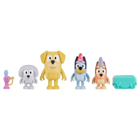 Moose Toys Bluey Putovní balík Set – 4 figurky a 2 doplňky.