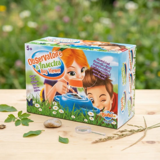 Univerzální dětský pozorovací box na hmyz se dvěma průzory a lupou. Horní průzor zvětšuje pozorovaný obraz 6x, dolní průzor 4x.