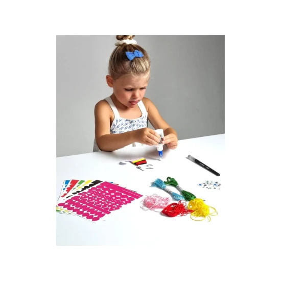 Tvůrčí sada pro kreativní děti. 
