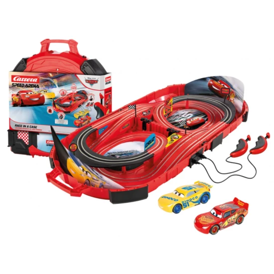 Autodráha Carrera Speed Arena Disney Cars – závodní dráha s Bleskem McQueen a Dinoco Cruz Autodráha Carrera Speed Arena Disney Cars – 2,77 m dráha s Bleskem McQueen a Dinoco Cruz, ovladače, počítadlo kol a dekorace Disneyho aut