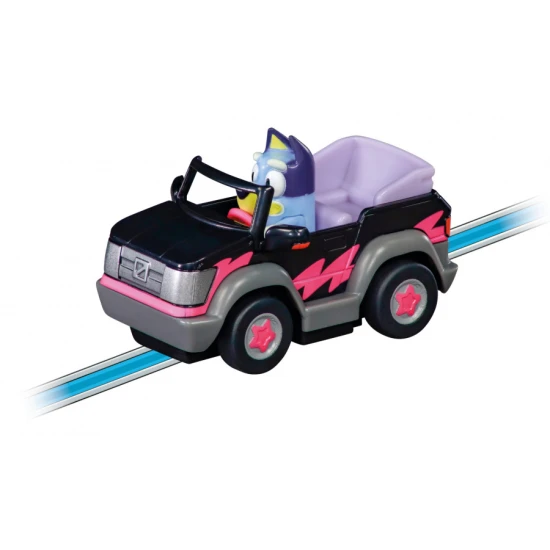 Auto FIRST 65034 Bluey pro autodráhy v měřítku 1:50, závodní autíčko s magnetem a kontaktními kartáčky