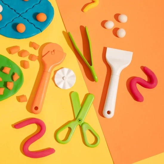 ChildGen sada nástrojů pro tvoření z plastelíny pro děti.