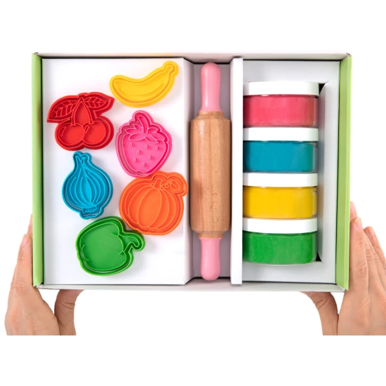 Kreativní modelovací sada Ovoce ChildGen s barevnou plastelínou, s vykrajovátky - ovoce a zelenina a válečkem.