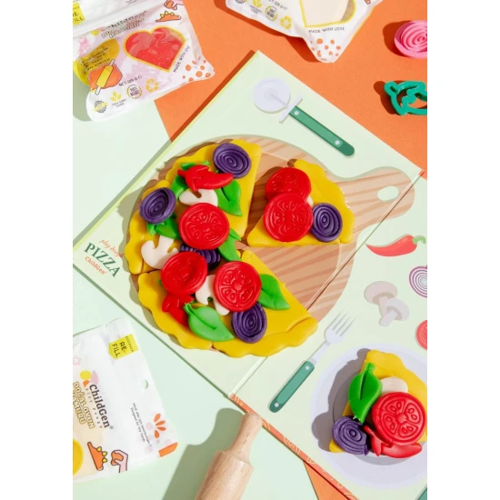 ChildGen Modelovací sada Pizza - přírodní plastelína s formičkami a hrací podložkou.