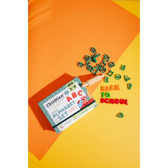 ChildGen Modelovací sada Abeceda - přírodní plastelína s formičkami a hrací podložkou.