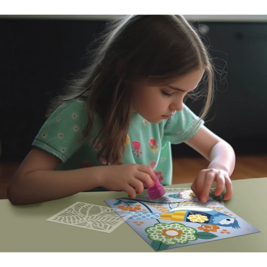 Malování pomocí barevných razítek je kreativní sada.