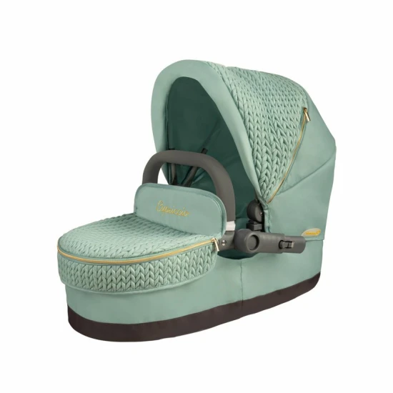 Skládací kočárek pro panenky DeCuevas 81773 Capriccio 2025 v mentolově zelené barvě s odnímatelnou korbičkou a taškou
