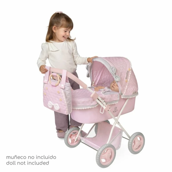 Skládací kočárek pro panenky DeCuevas 85075 se slunečníkem a taškou z kolekce Sophie 2025 v jemných pastelových barvách.