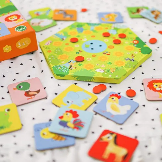 Zvukové pexeso výborná hra pro trénování paměti našich nejmenších. Snaž se zapamatovat, jaký zvuk je přiřazen ke kterému tlačítku a rozmístění kartiček se zvířátky.