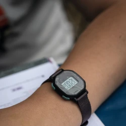 Náramkové digitální hodinky Ticlock: Černá chobotnice