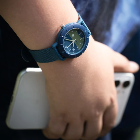 Náramkové sportovní ručičkové hodinky Ticlock: Hrdina stadionu