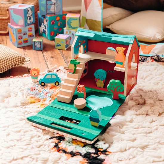Dřevěný domeček se zvířátky SoftiHouse