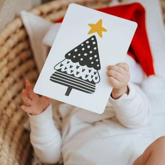 Kontrastní a milníkové kartičky pro rozvoj miminka.