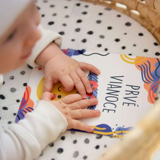 Kontrastní a milníkové kartičky pro rozvoj miminka.