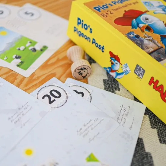 Holub Pio z Pigeon Post má plné ruce (nebo spíše křídla).