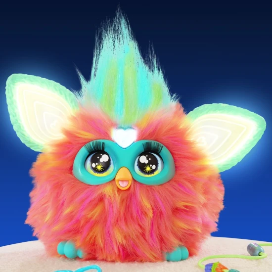 Hasbro Furby v korálové barvě – interaktivní plyšová hračka