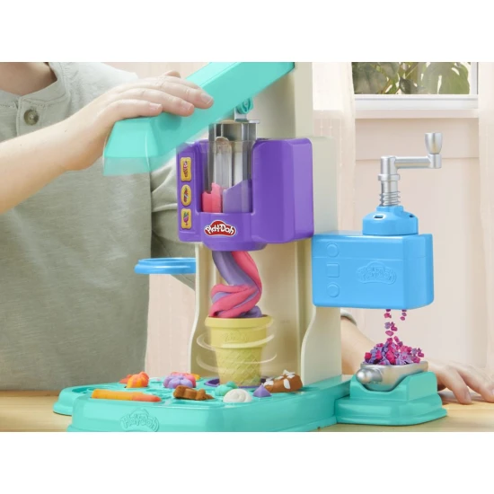 Hasbro Play-Doh zakřivená zmrzlinárna